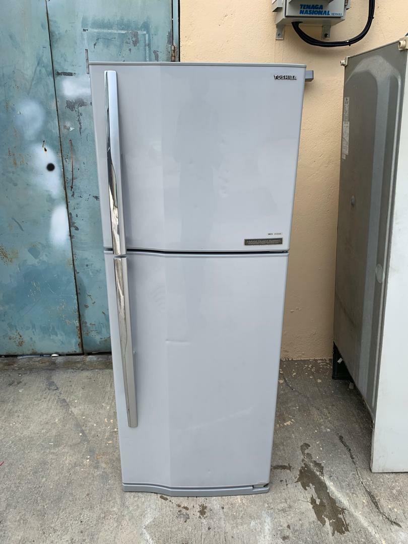Used Sharp 2 Doors Fridge Refrigerator Peti Sejuk Peti Ais In Good Condition Kitchen Appliances On Carousell