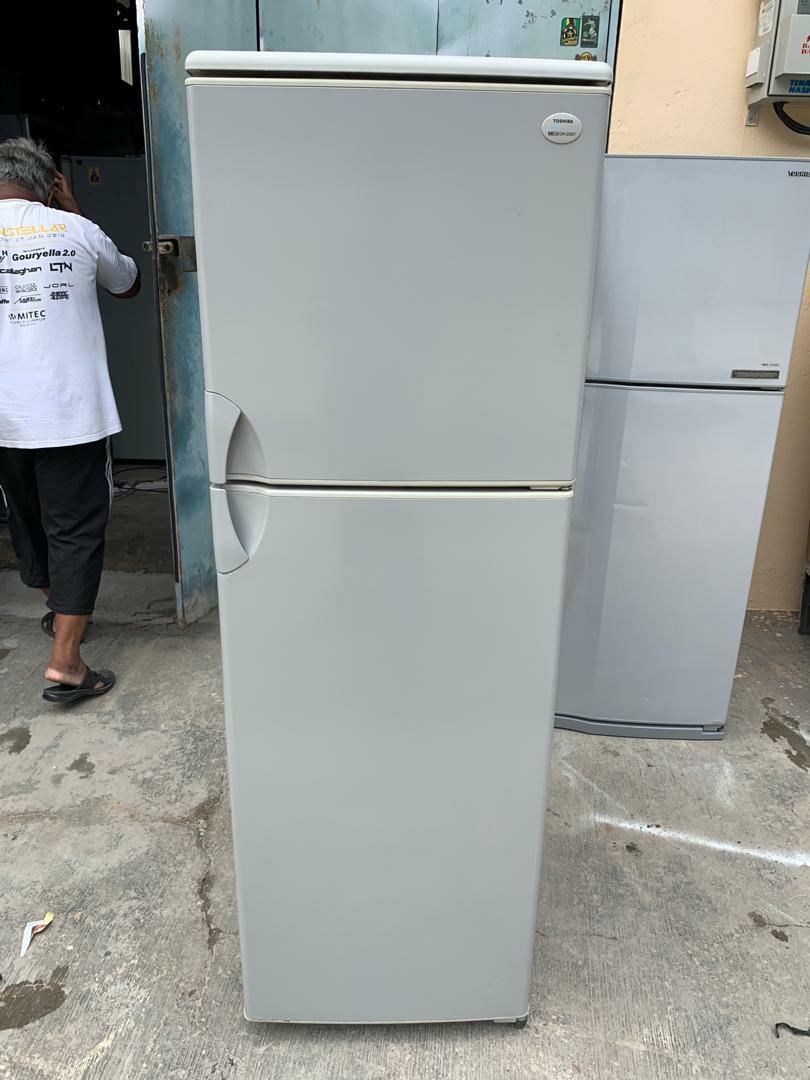 Used Toshiba 2 Doors Fridge Refrigerator Peti Sejuk Peti Ais In Good Condition Kitchen Appliances On Carousell