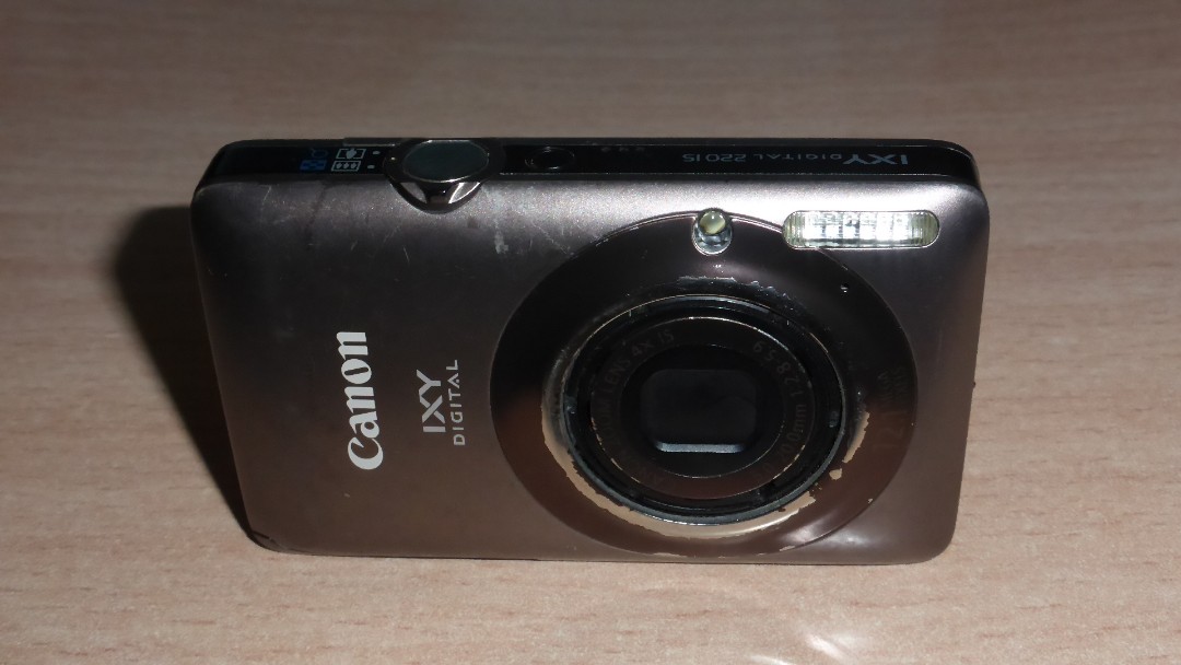 canon ixy digital 220 is digital camera