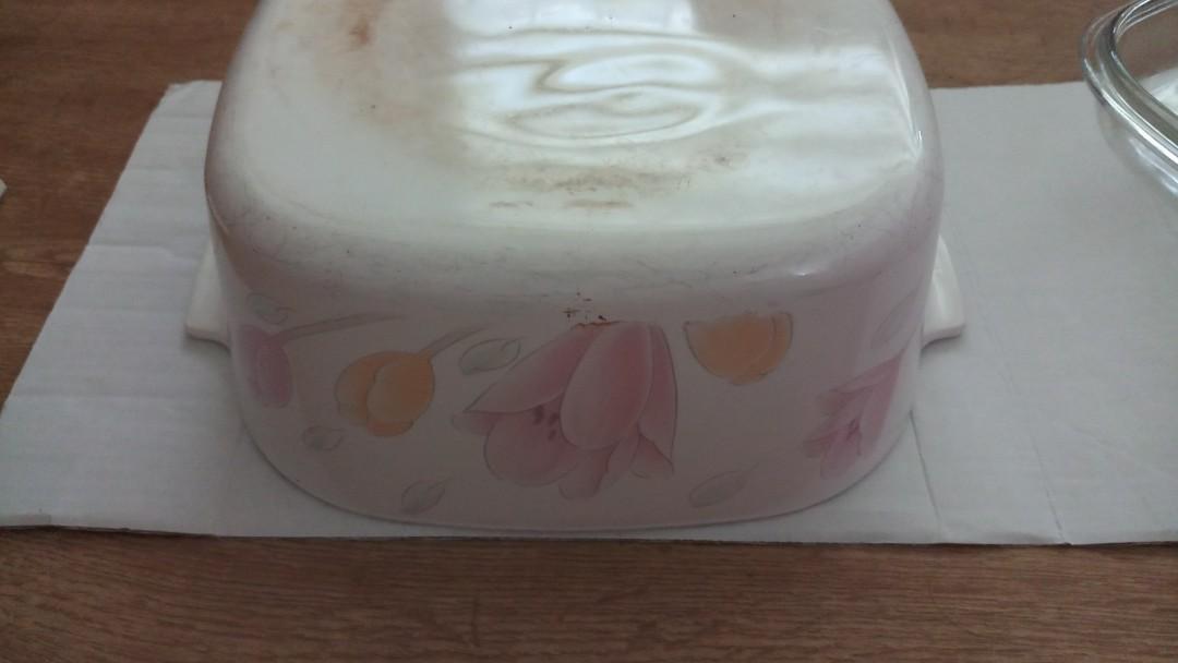 Corningware Pot (Category: Cookware & Accessories) located in Singapore. Submitted by kudafari (Listing ID 1005224722, Image 3). Description: This is a used Corningware big squarish pot with thick glass cover. The size of the pot is 23cm (length x breadth) and 10cm (height). While condition is used, there are no cracks. We have switched to a pressure cooker to boil soup now, hence no longer need this kind of pot..