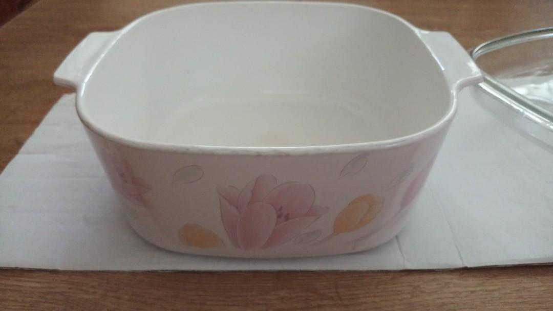 Corningware Pot (Category: Cookware & Accessories) located in Singapore. Submitted by kudafari (Listing ID 1005224722, Image 1). Description: This is a used Corningware big squarish pot with thick glass cover. The size of the pot is 23cm (length x breadth) and 10cm (height). While condition is used, there are no cracks. We have switched to a pressure cooker to boil soup now, hence no longer need this kind of pot..