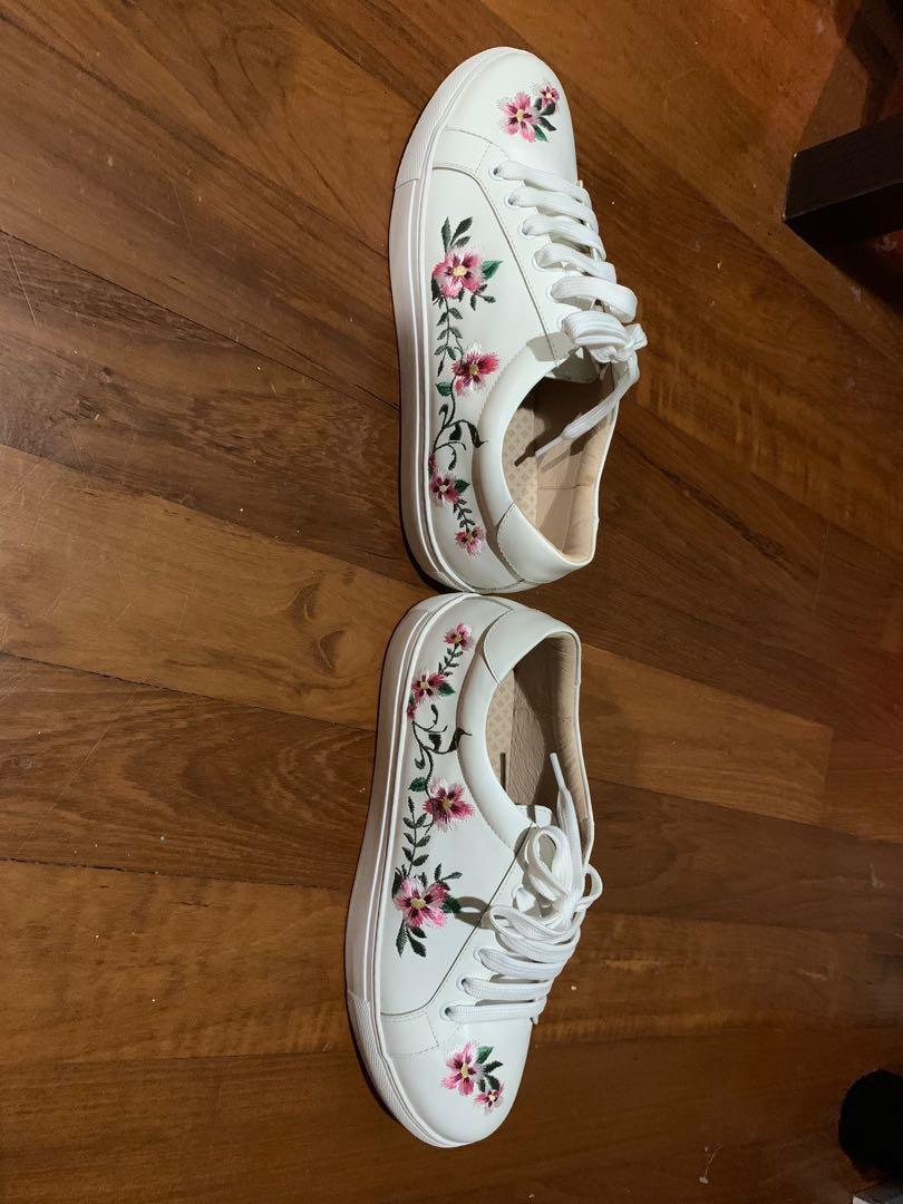 White best sale embroidered sneakers