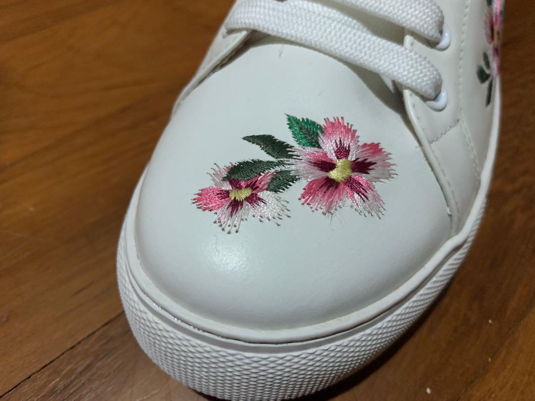 White shoes with embroidered flowers best sale