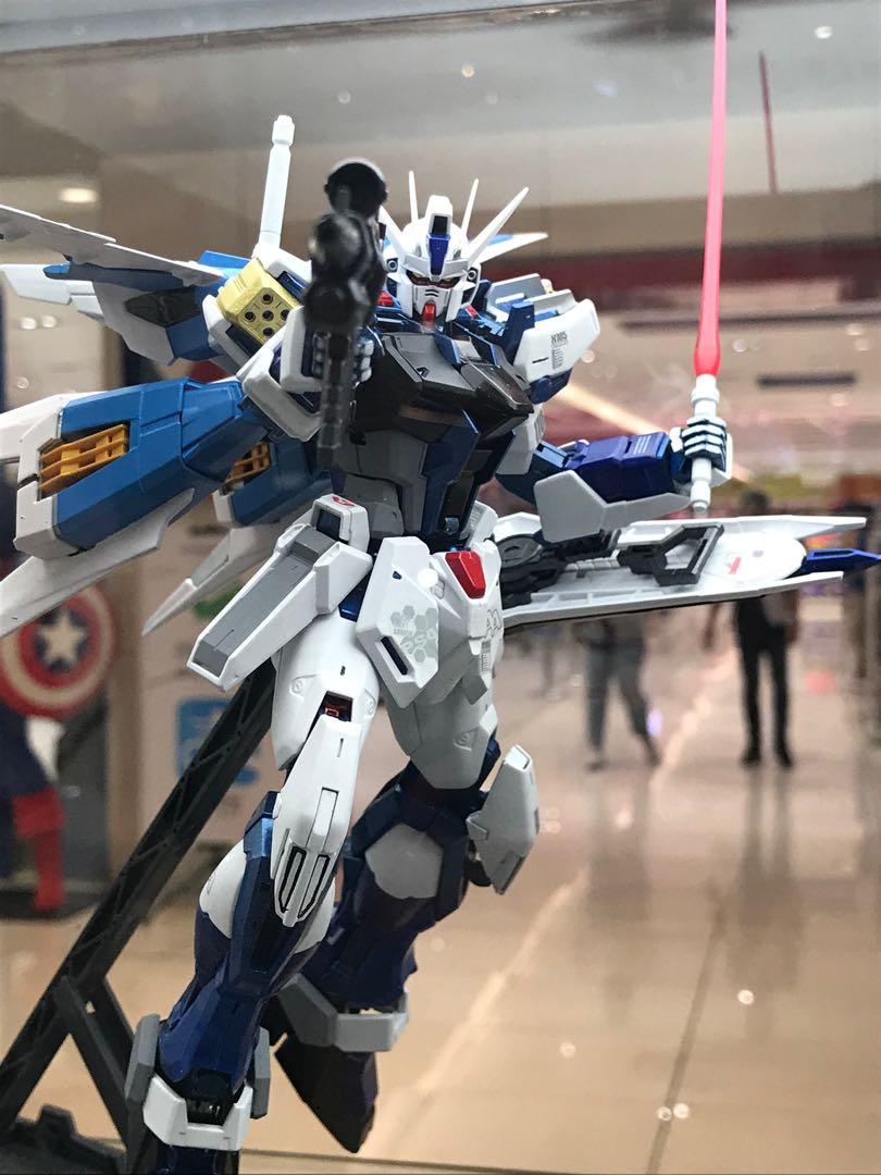 Freedom Gundam (Category: Gundam & Model Kits) located in Quezon City. Submitted by tkmarl (Listing ID 1005300028, Image 1). Description: 💯Original and bandai model 💯 good as new. With gundam case .
