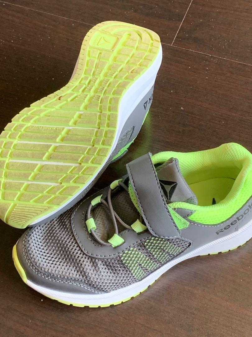 Reebok sports top shoes for boys