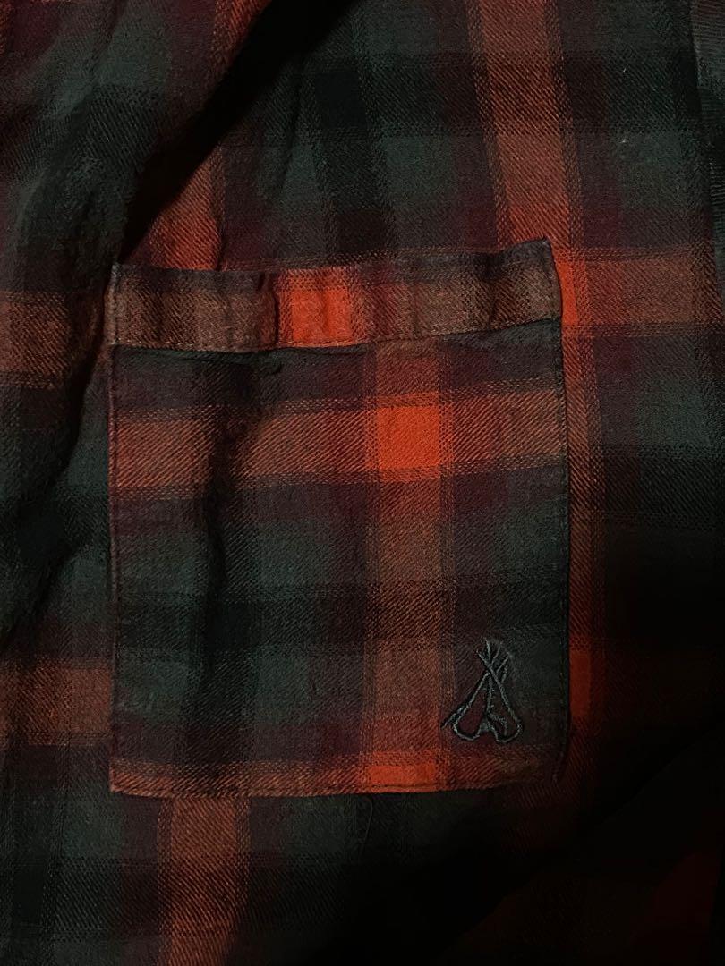 Pendleton flannel (Category: Apparel) located in Singapore. Submitted by wearware (Listing ID 1005280871, Image 2). Description: In good condition Size M 100% authentic Bought in US.