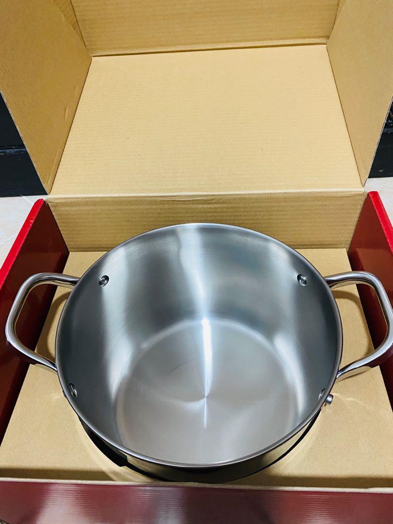 Stockpot 24 CM (Category: Cookware & Accessories) located in Taguig. Submitted by abil0182 (Listing ID 1004566266, Image 1). Description: .