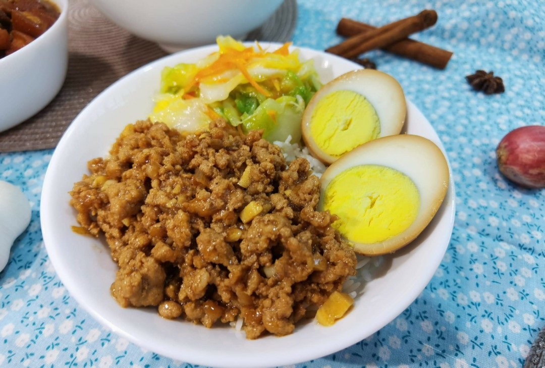 Taiwanese Braised Pork Rice/Minced Pork Rice, Food & Drinks, Packaged ...