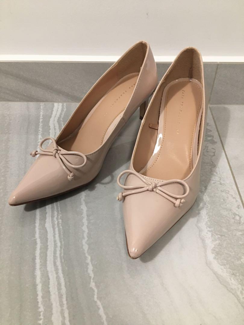 womens beige pumps