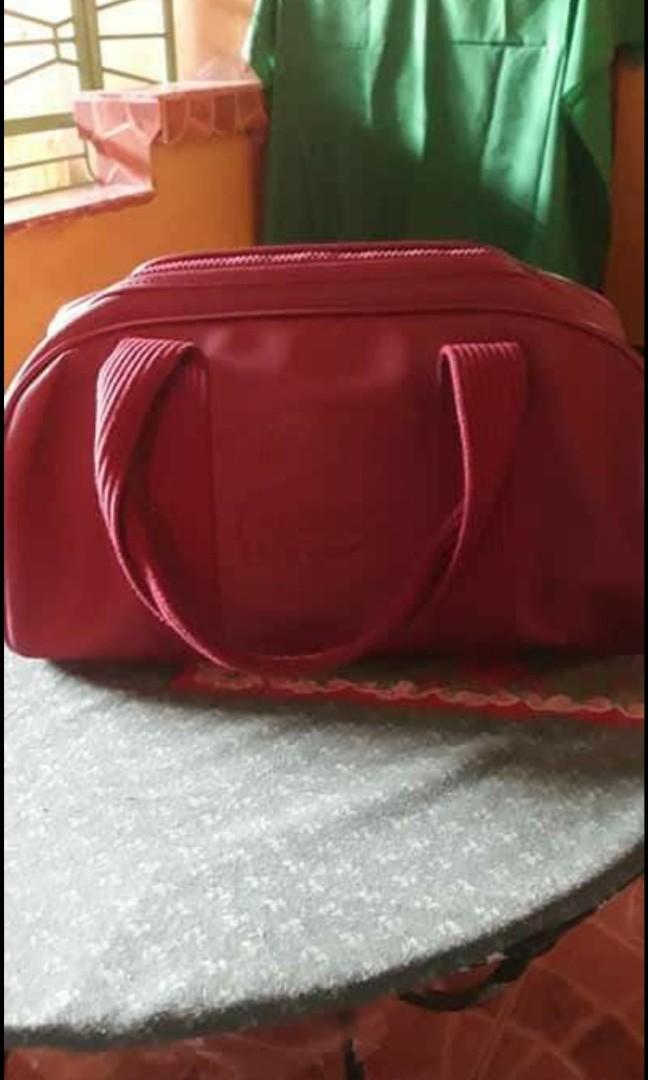 Authentic Lacoste Bag (Category: Tote Bags) located in Calamba. Submitted by mel013 (Listing ID 1010402282, Image 2). Description: selling my lacoste bag barely used excellent used condition.
