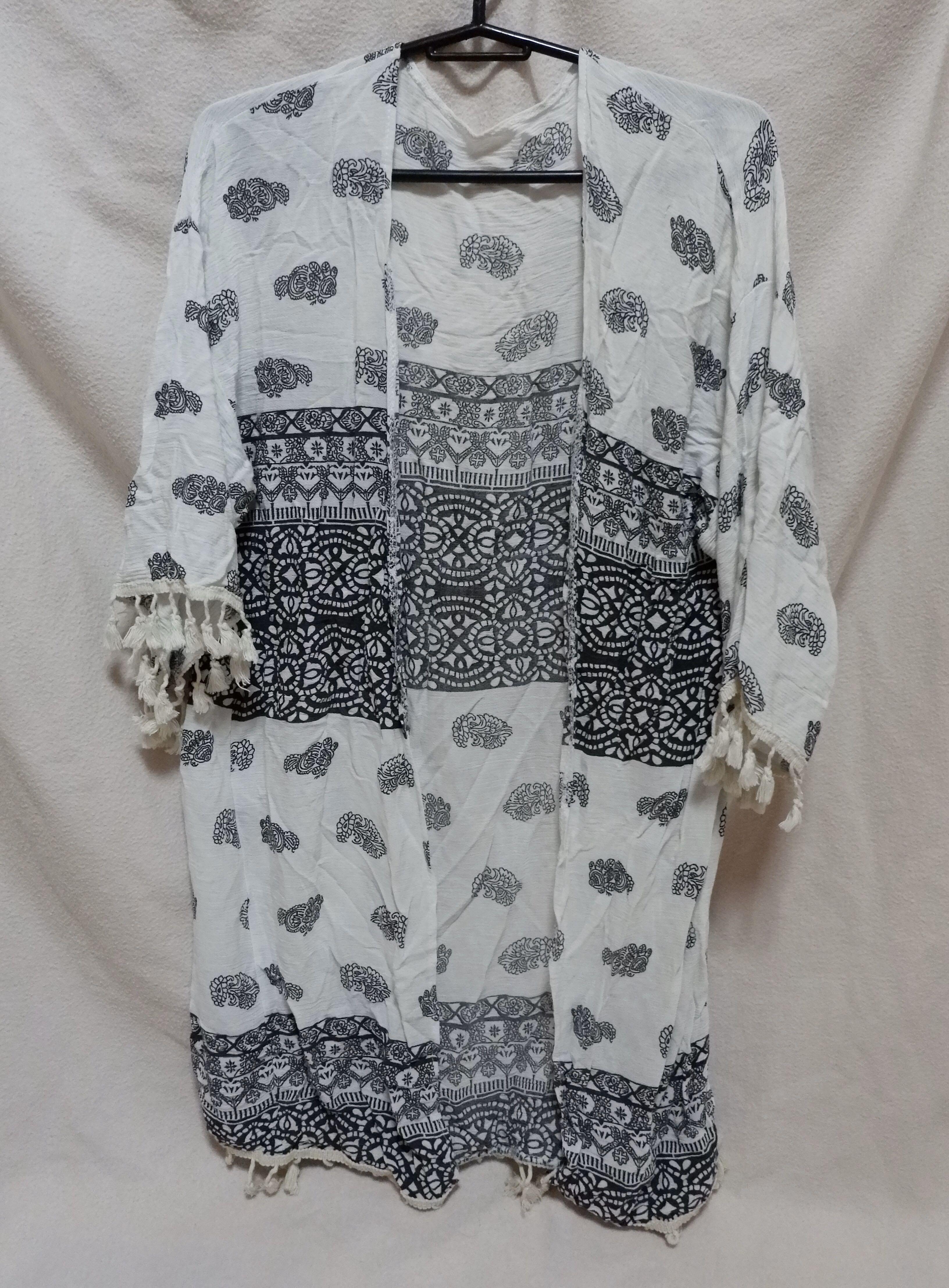 Beach Cover Up (Category: Coats, Jackets and Outerwear) located in Santa Rosa. Submitted by mainert (Listing ID 1010447898, Image 1). Description: Beach Cover Up Size: S to M Color: White with Printed Design Used twice. Still in good condition. PM/chat for more info..