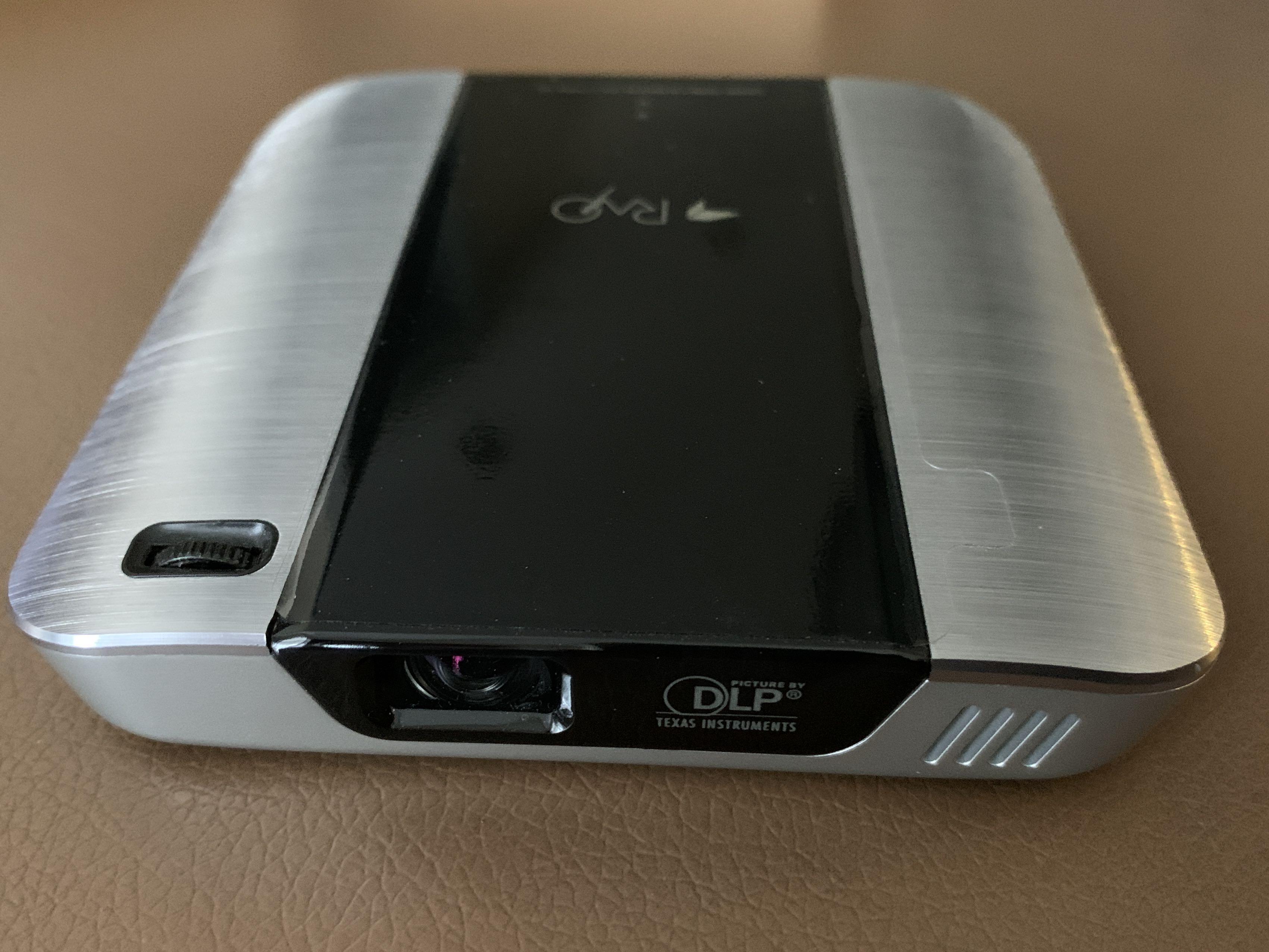 Canon Launches Rayo R4, Rayo i5 Mini Projectors in India Starting at Rs. 30,000