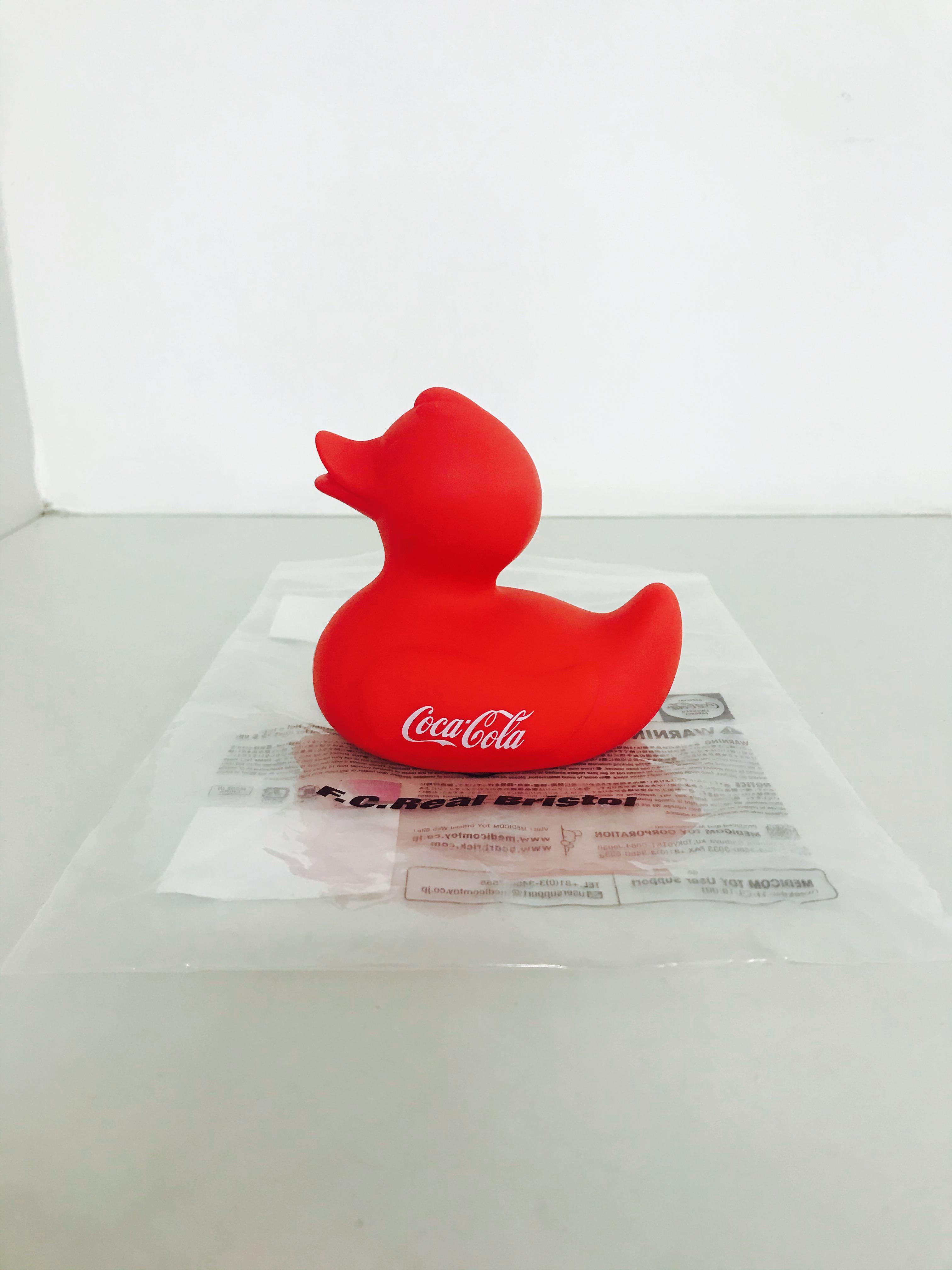 F.C.Real Bristol」とCOCA-COLAがコラボしたポップなラバー製