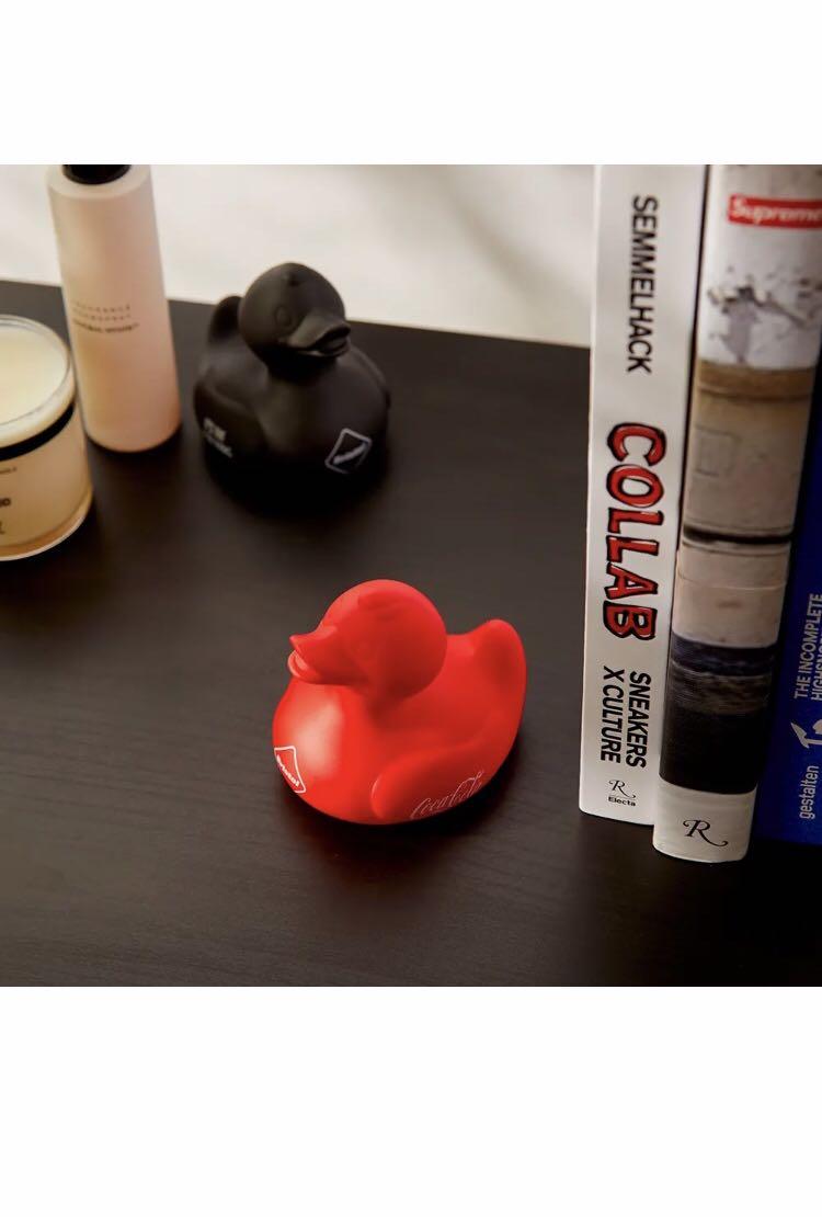 F.C.R.B. - FCRB COCA COLA RUBBER DUCK 2色 F.C.Real Bristol」とCOCA-COLAがコラボしたポップなラバー製