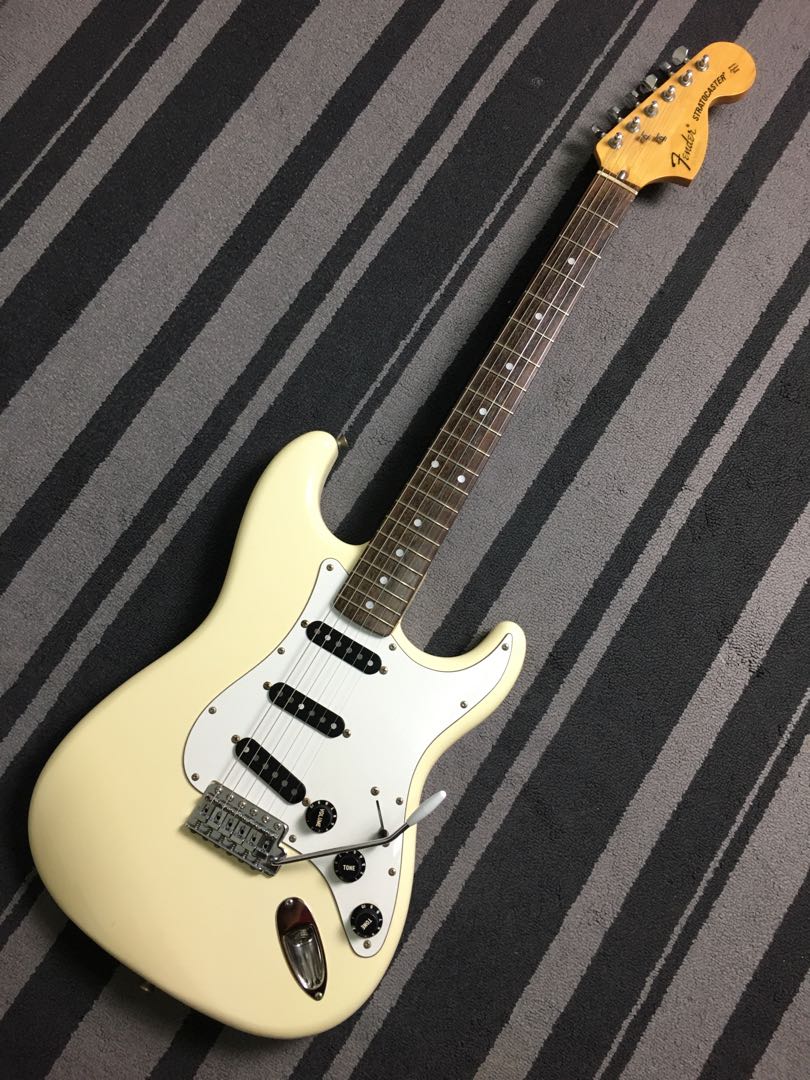 Fender Stratocaster ST72 E Serial Japan 1984-87, Hobbies & Toys