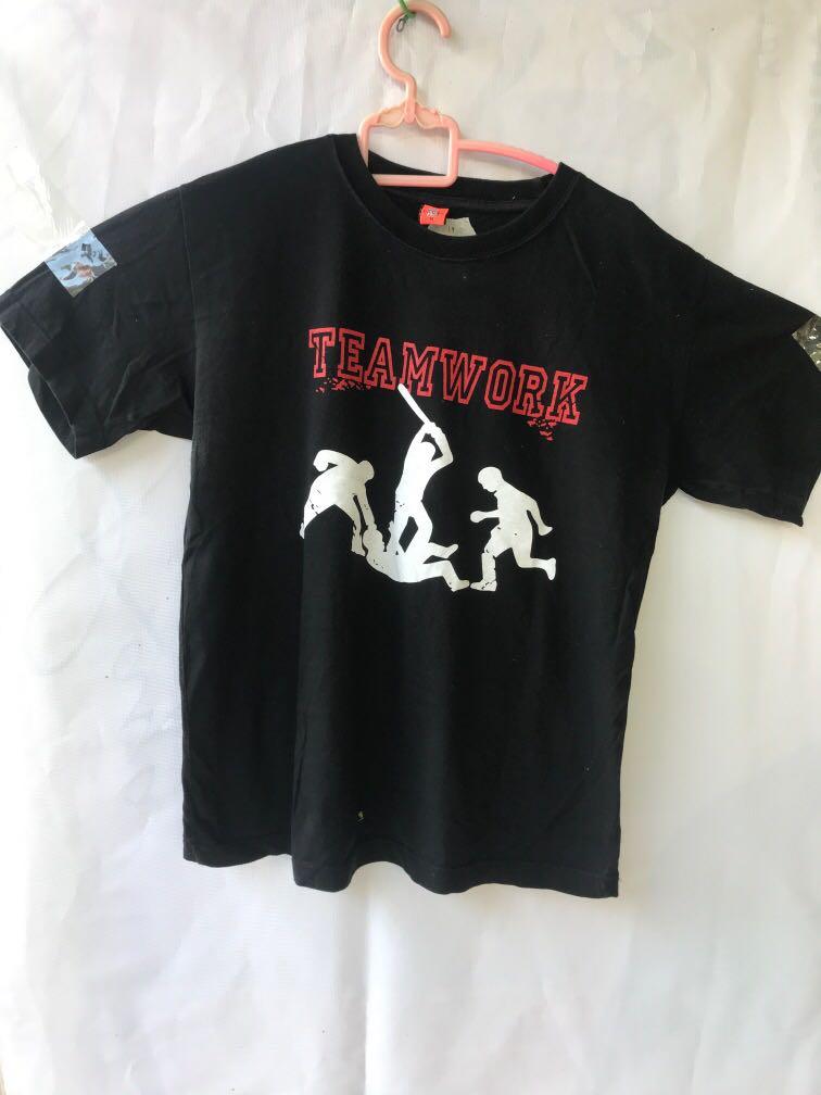 Graphic basic tee (Category: Shirts) located in Alor Setar. Submitted by thrift_rarely (Listing ID 1010368808, Image 1). Description: Selling all fr rm30 Condition 9/10 1. Pit 19 length 23 2. Pit 19 length 26 3. Pit 17 length 23.