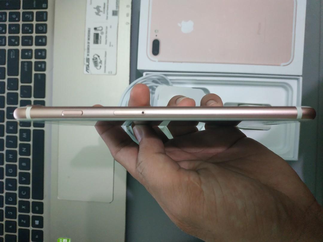 iPhone 7 Plus 256GB Factory Unlocked Broken Microphone (Category: iPhone 7 Series) located in Quezon City. Submitted by kei.developers (Listing ID 1010289259, Image 3). Description: Apple iPhone 7 Plus Rose Gold Factory Unlocked 256GB Price: 10000 Details: First owner Factory unlocked No iCloud issue 90% smooth Good condition, body is super smooth. Walang dents. May scratches sa screen pero hindi noticeable pag ginagamit. Bigla nalang po di guman