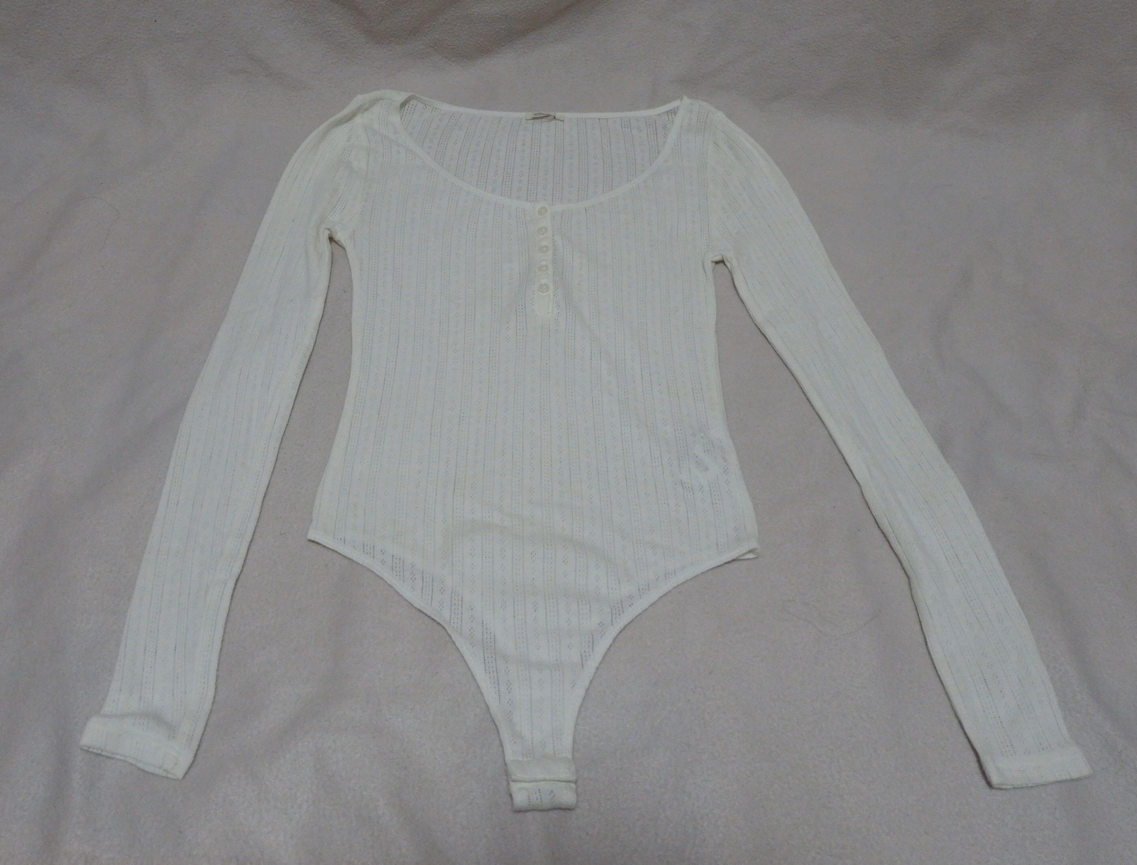 Longsleeves Body Suit (Category: Longsleeves) located in Santa Rosa. Submitted by mainert (Listing ID 1010353133, Image 1). Description: Longsleeve One Piece Swimsuit Used once. Color: White Still in good condition. PM/chat for more info..