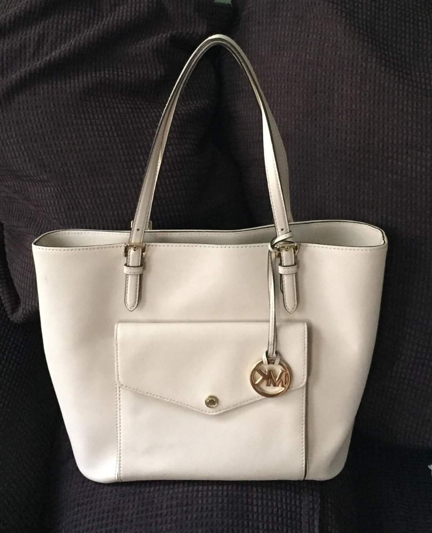 Michael Kors Jetset Large Saffiano Leather Snap Pocket Tote Bag, Luxury,  Bags & Wallets on Carousell
