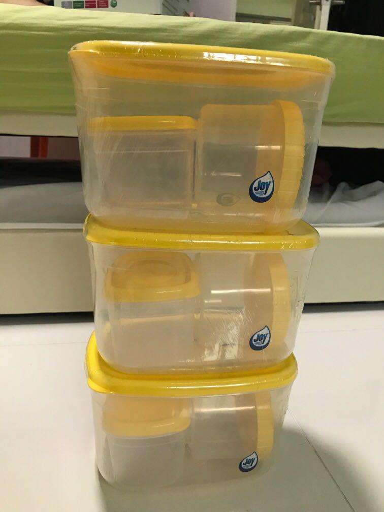 Plastic containers (Category: Food Organisation & Storage) located in Singapore. Submitted by lyradnat92 (Listing ID 1010379792, Image 2). Description: Brand New. Comes with smaller containers. All with plastic packaging intact. Selling 3 pcs for $16.