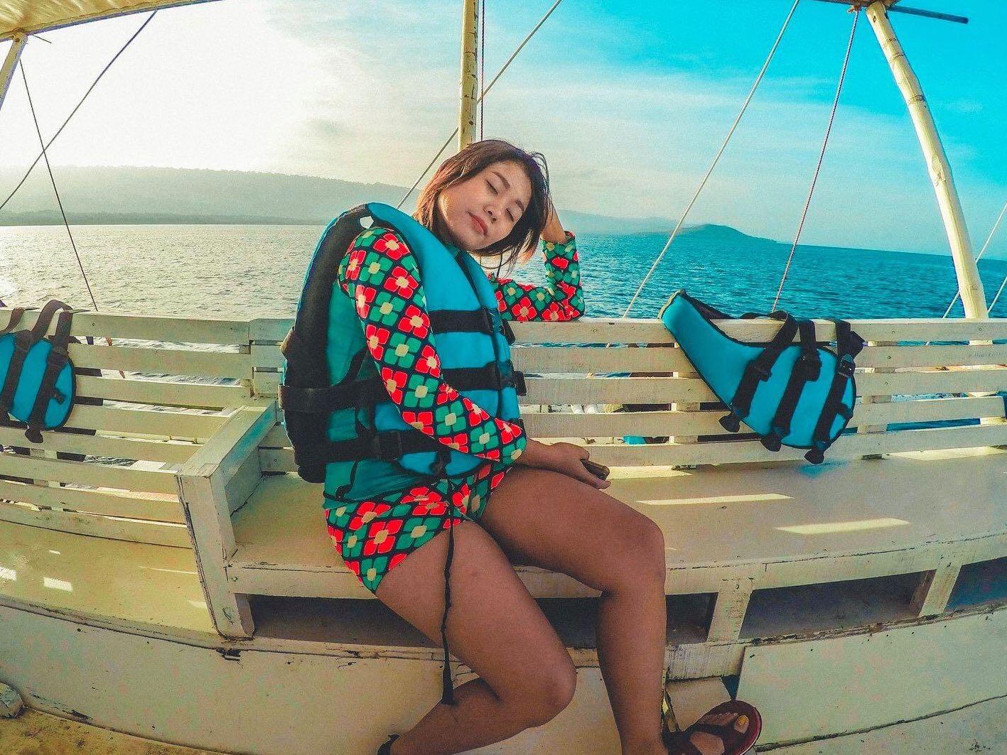 Rashguard with Shorts Terno (Category: Shorts) located in Santa Rosa. Submitted by mainert (Listing ID 1010441397, Image 2). Description: Rashguard with Shorts Terno Color: Green with Floral Print Size: S Still in good condition PM/Chat for more info..