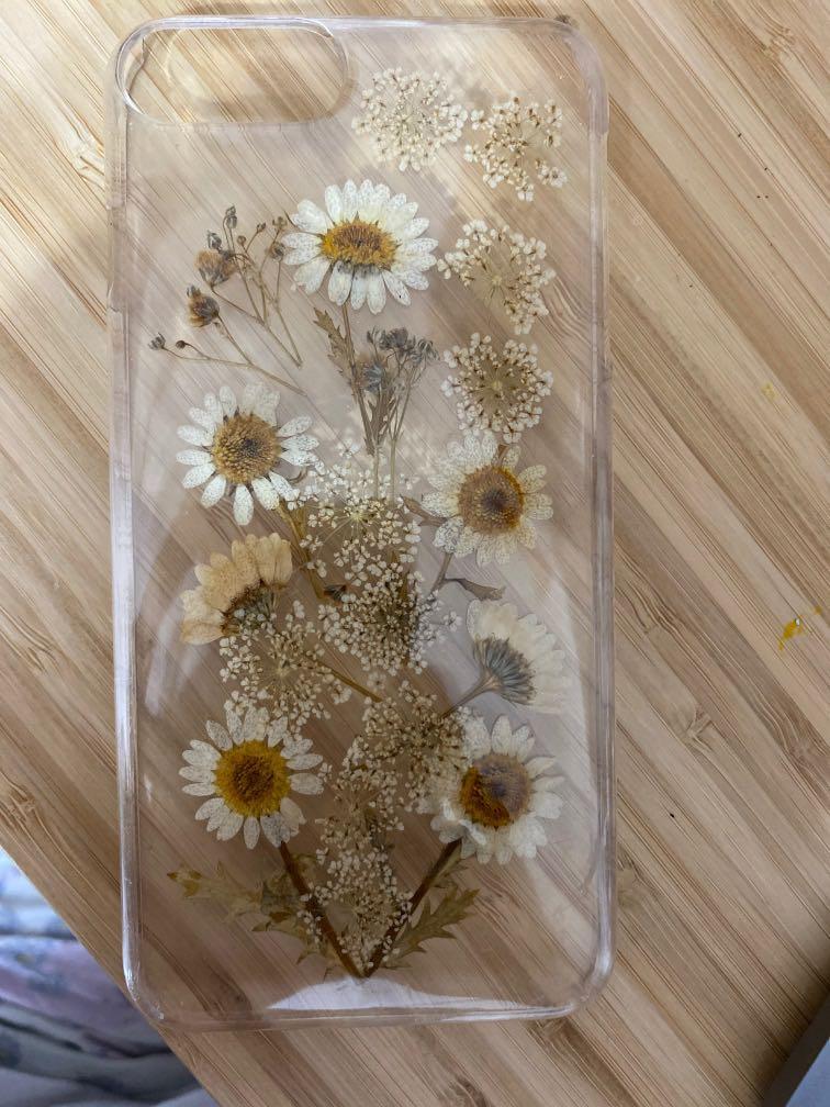 Urban outfitters oops a daisy phone case