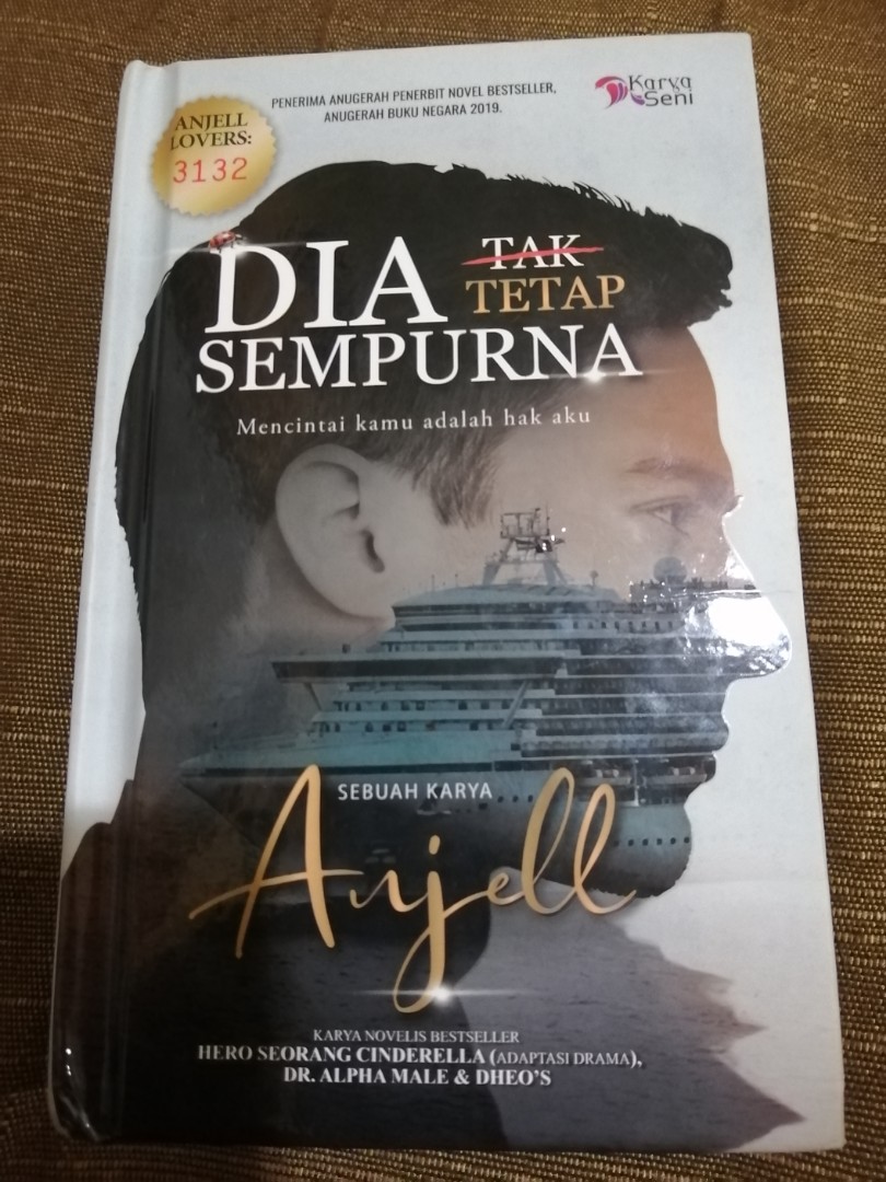 Dia Tetap Sempurna Novel By Anjell Books Stationery Books On Carousell