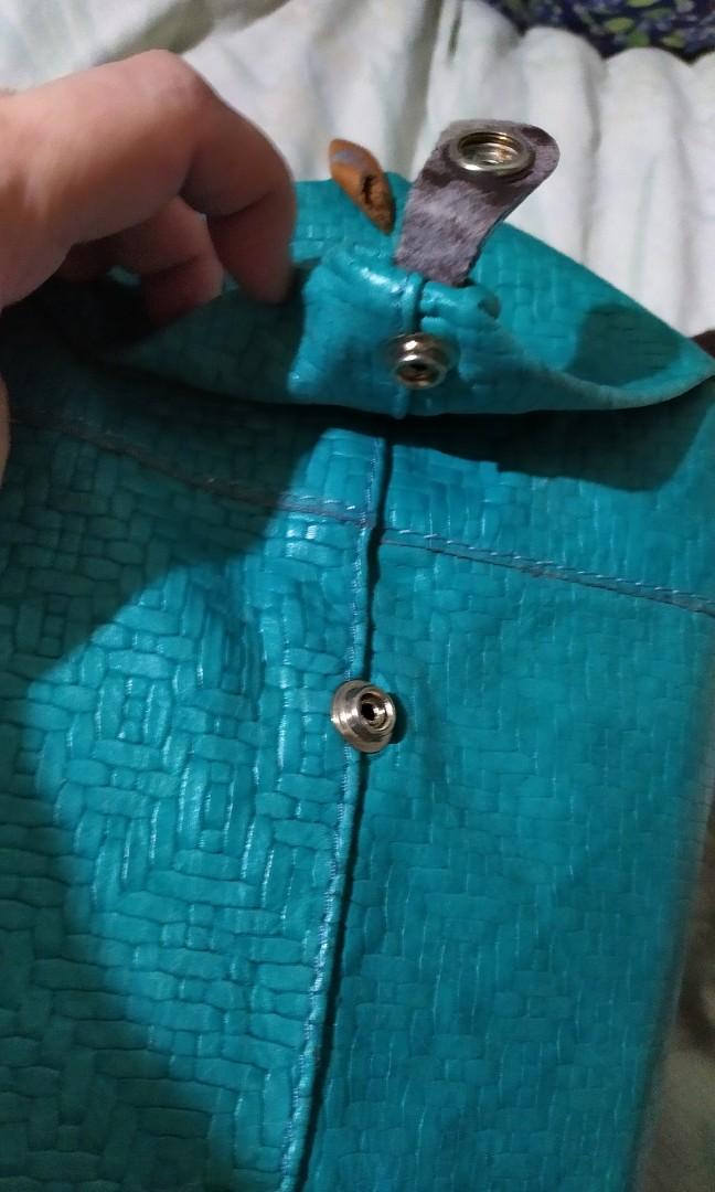 GABS Bag (Category: Shoulder Bags) located in Quezon City. Submitted by vintage_retroplus (Listing ID 1012513836, Image 3). Description: WITH FLAWS Pre Loved Gabs Firenze AQUA Bag Material - Genuine Leather , Wear and Tear Needs Spa All zippers and clasps working Size: Top - 17” Bottom - 17” Depth - 14” Bottom - 17” x 1” RARE MADE IN ITALY.