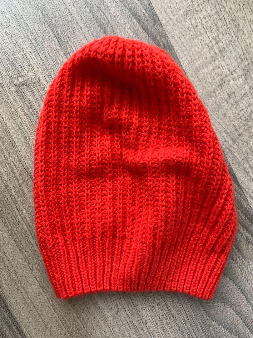 Gap red knit beanie, Fesyen Wanita 