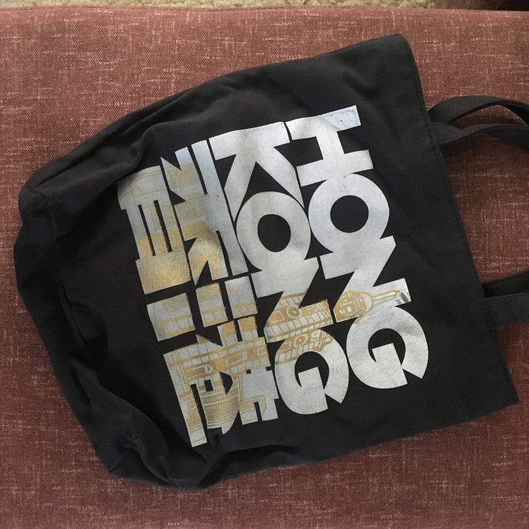 Hong Kong Tote Bag (Category: Luxury Bags & Wallets) located in Valenzuela. Submitted by lovedbyiyaa (Listing ID 1012617210, Image 2). Description: Shoulder Bag / Tote Bag Color: Black.