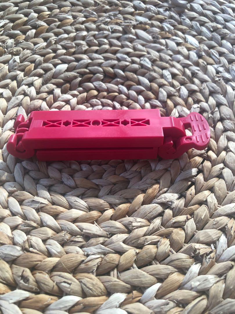 Locking Clip for Baby Car Seat / Seat Belt, Babies & Kids, Strollers, Bags & Carriers on Carousell Locking Clip for Baby Car Seat / Seat Belt, Babies & Kids, Strollers, Bags & Carriers on Carousell