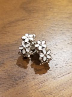 (Category: ) located in . Submitted by clothessalebydw (Listing ID 1012580227, Image 1). Description: .