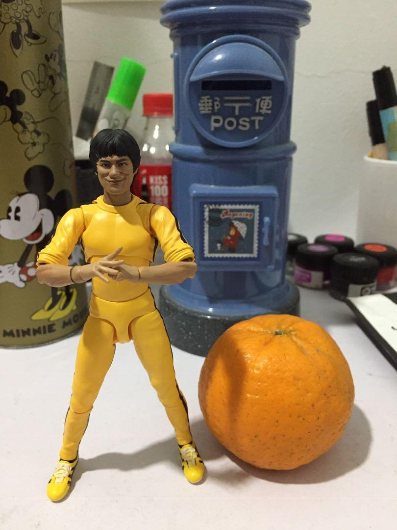 SHF BRUCE LEE YELLOW SUIT, Hobbies & Toys, Collectibles & Memorabilia, Fan  Merchandise on Carousell