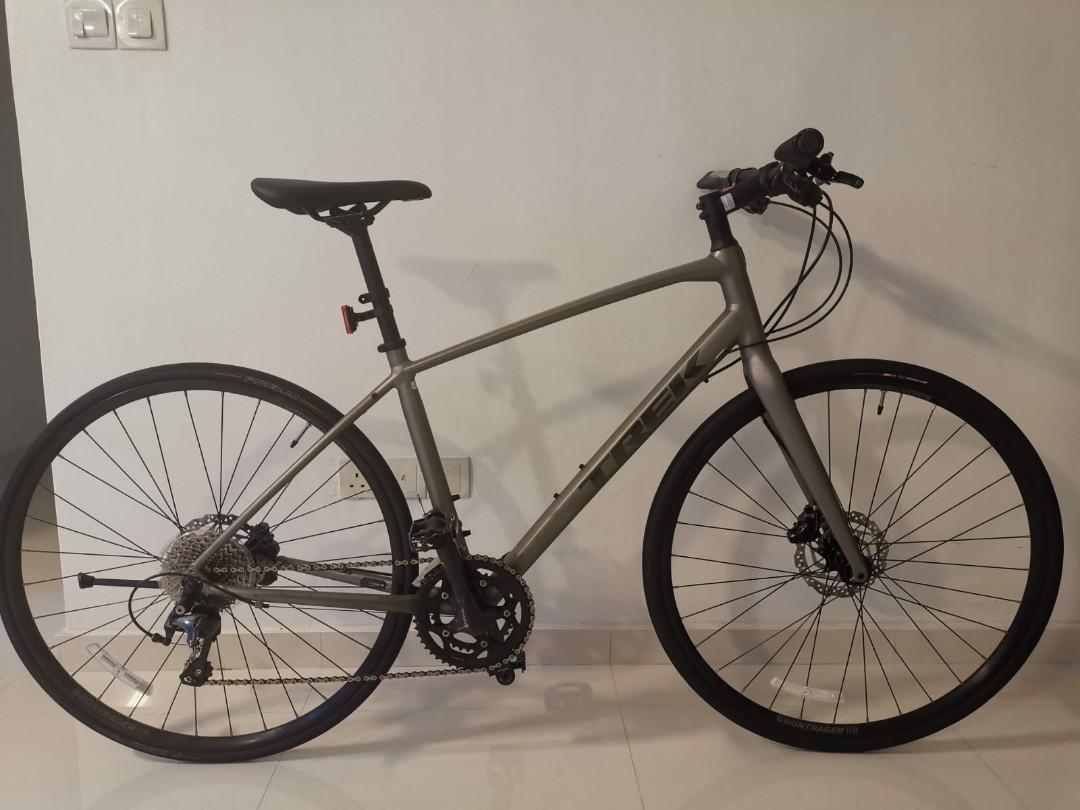Trek FX4 sports hybrid bike Medium size Sports Equipment