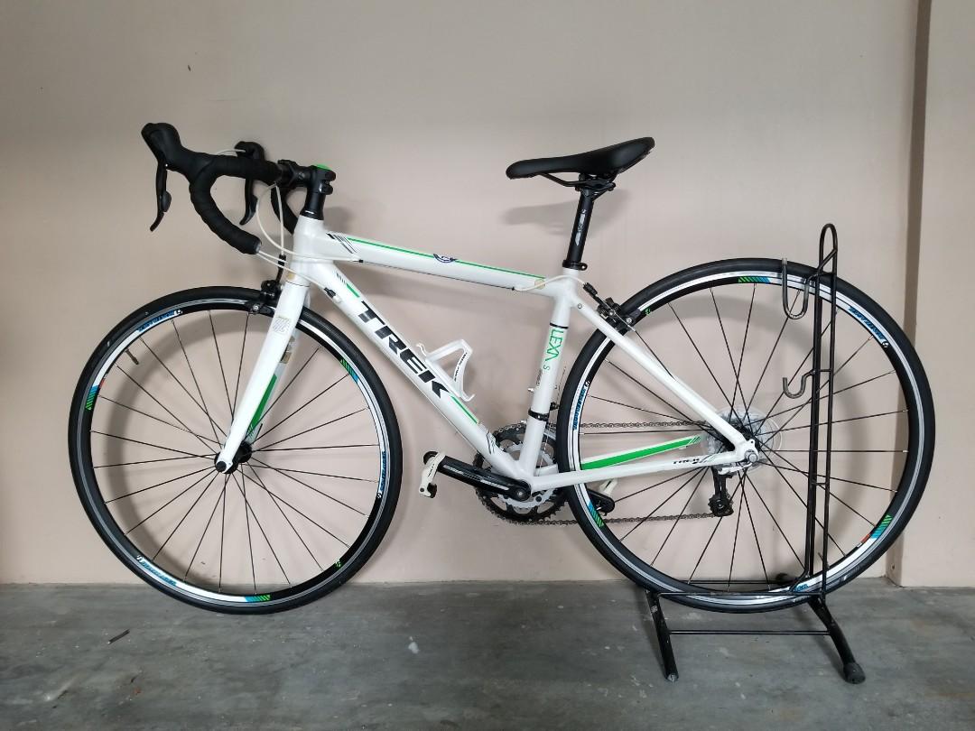 trek female road bike