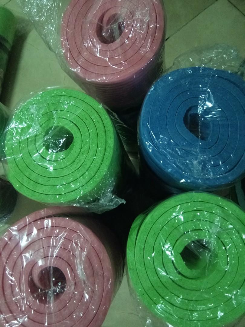 Yoga Mat 10mm (Category: Exercise Mats) located in Manila. Submitted by strawberrine (Listing ID 1012498446, Image 3). Description: Yoga Mat 10MM With Shoulder Hanging Strap Textured Non Slip Made of PVC Foam 173 CM Length 61 CM Width Brand: Asaan Sports Good Quality.