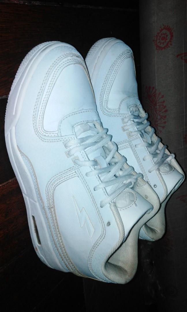Accel triple white Men s Fashion Footwear Sneakers on Carousell