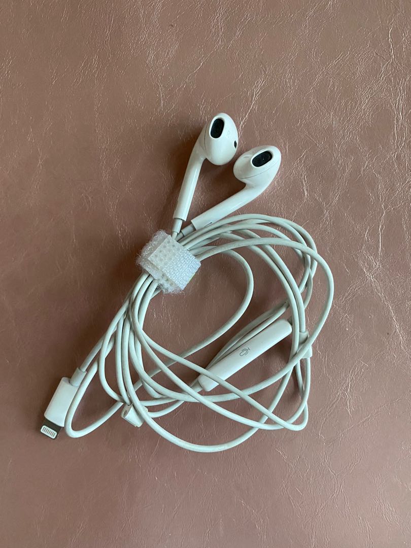 Apple Earphones earbuds lightning cable iphone ipad, Audio