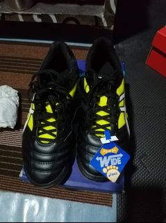 asics calcetto wd 7 review