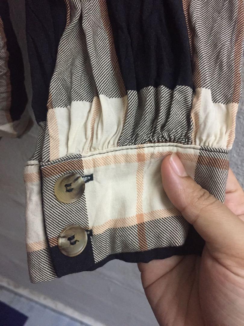 Blouse (Category: Blouses) located in Kuala Lumpur. Submitted by ayayda (Listing ID 1012862949, Image 3). Description: Filanto blouse (Brands Outlet) Used twice only RM22 exclude postage .