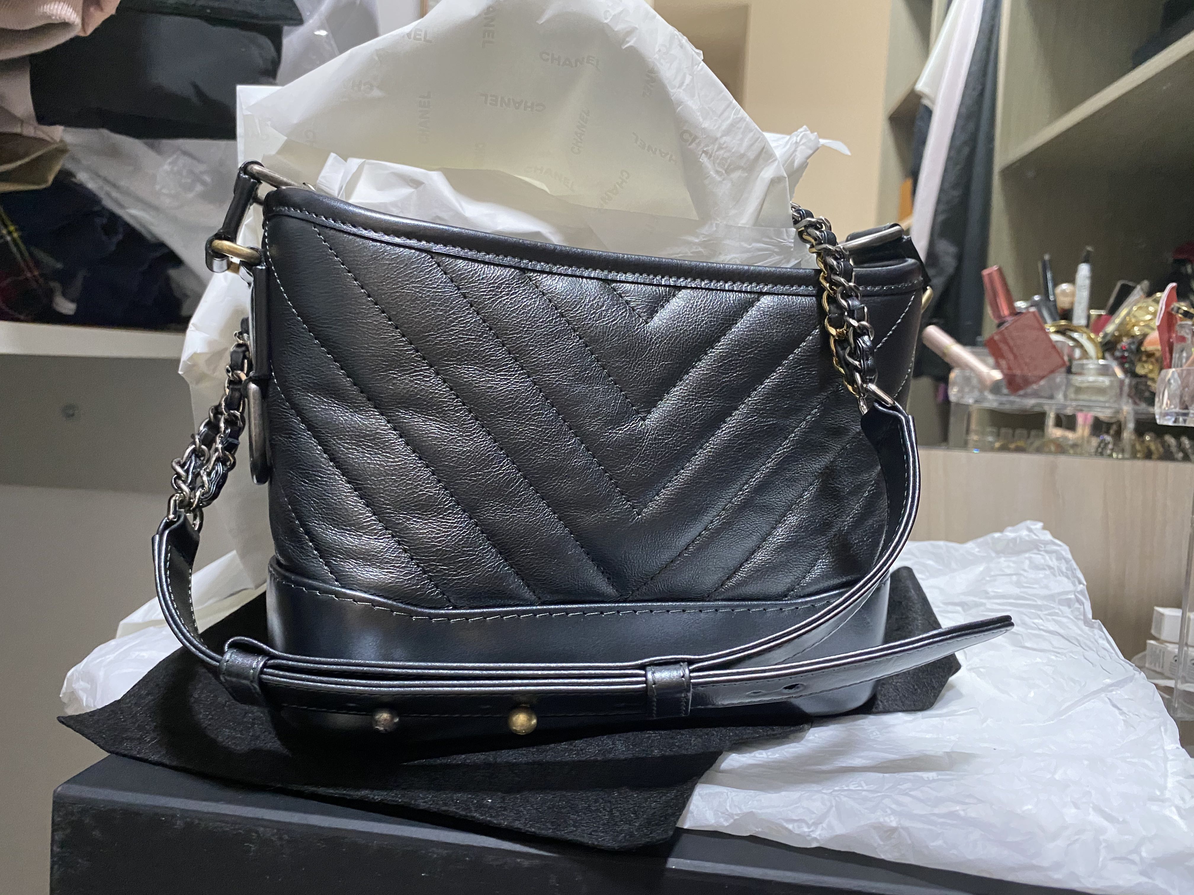 Chanel Gabrielle small hobo metallic Grey 珠光深灰chevron), Women's Fashion,  Bags & Wallets, Cross-body Bags on Carousell