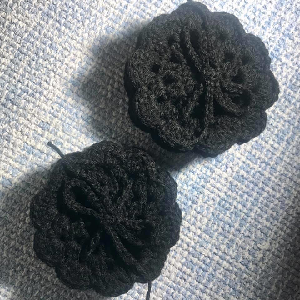 Crochet coaster - flower (Category: Handmade Craft) located in Quezon City. Submitted by 4k.collection (Listing ID 1012737974, Image 2). Description: Discount on 6pcs above For personal use/gift/give away 💚 Available in different colors.