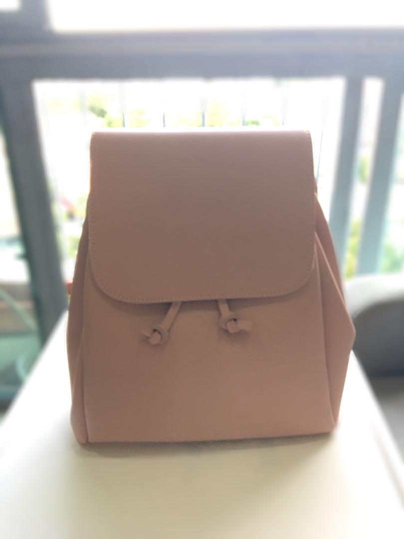 Drawstring backpack pink (Category: Backpacks) located in Singapore. Submitted by nanateh (Listing ID 1012798728, Image 2). Description: Really cute and feminine backpack Pink colour with soft lining inside Magnetic clasp to keep all your items securely in the bag Authentic Miniso backpack Price is negotiable, chat to nego!!.