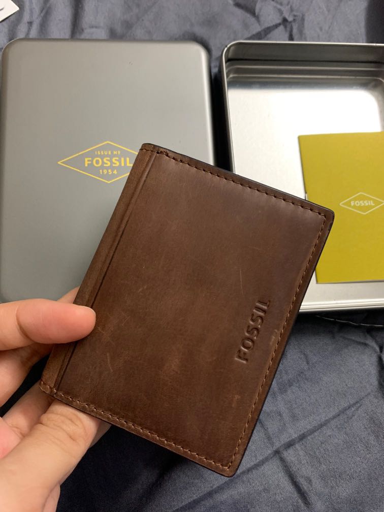 Card holder deals fossil
