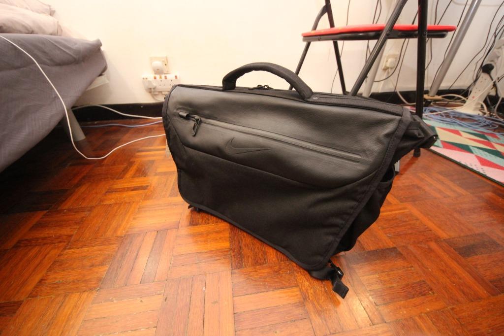 Nike departure discount iii messenger bag