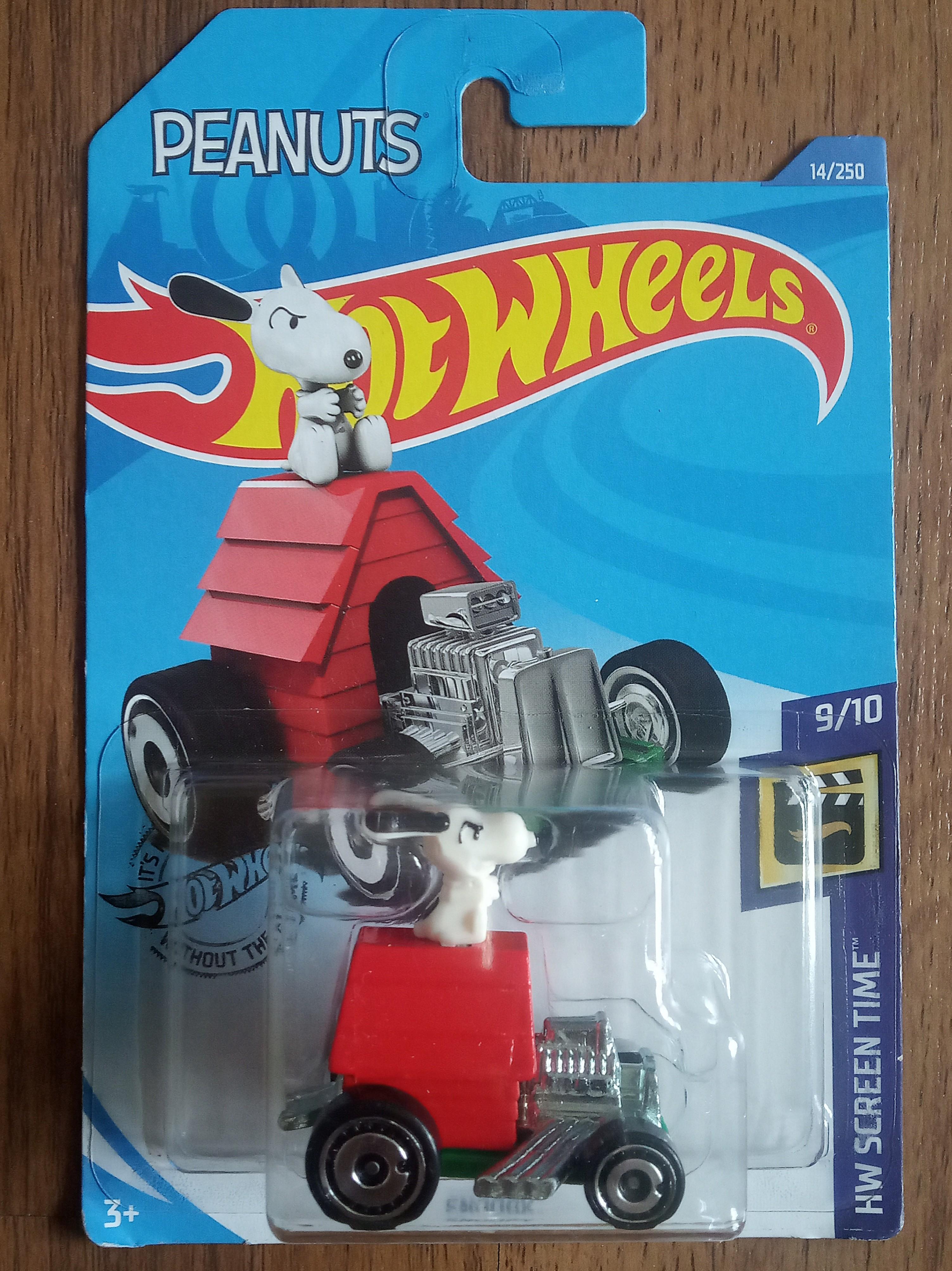 2 Hot Wheels  Snoopy Vehicle Lot Diecast 1:64