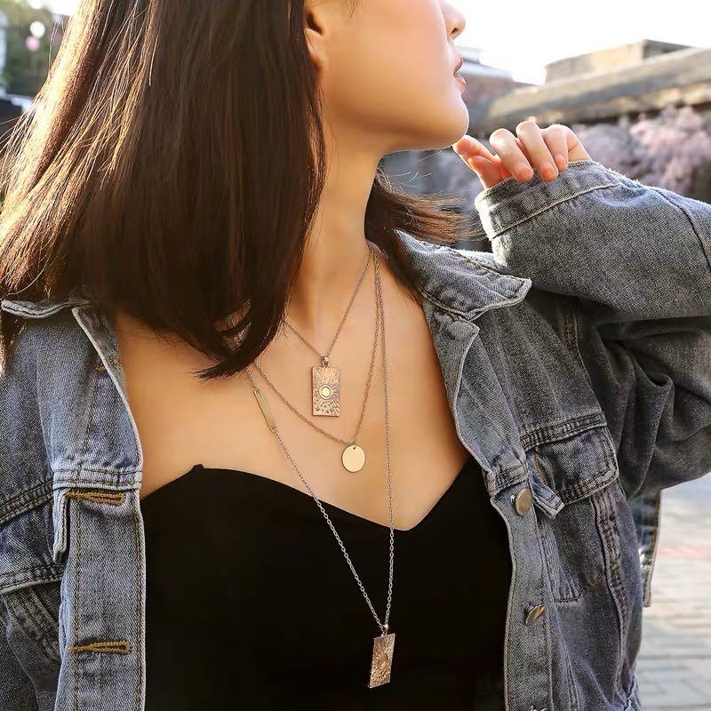 Gold hot sale coloured necklaces