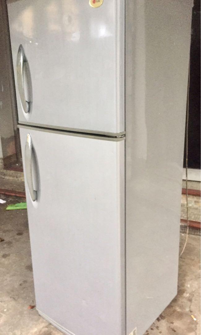 Lg Peti Ais Peti Sejuk Very Good Condition Fridge Refrigerator Kitchen Appliances On Carousell