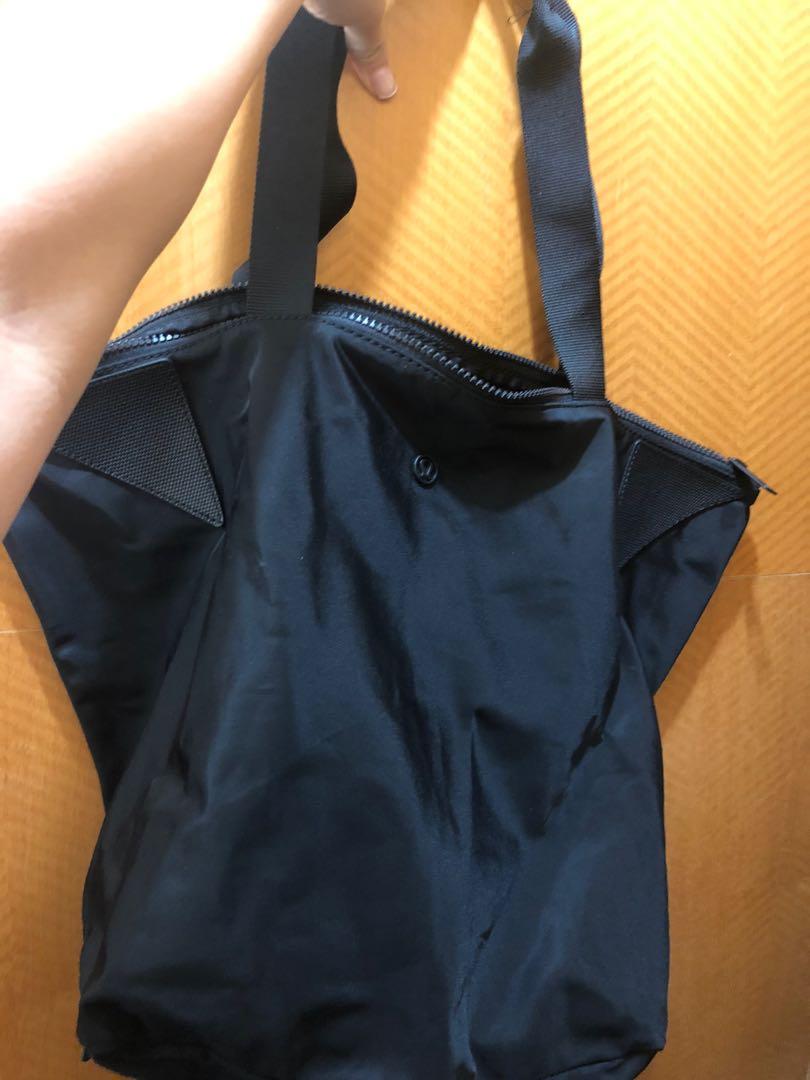 Lululemon hotsell acute tote