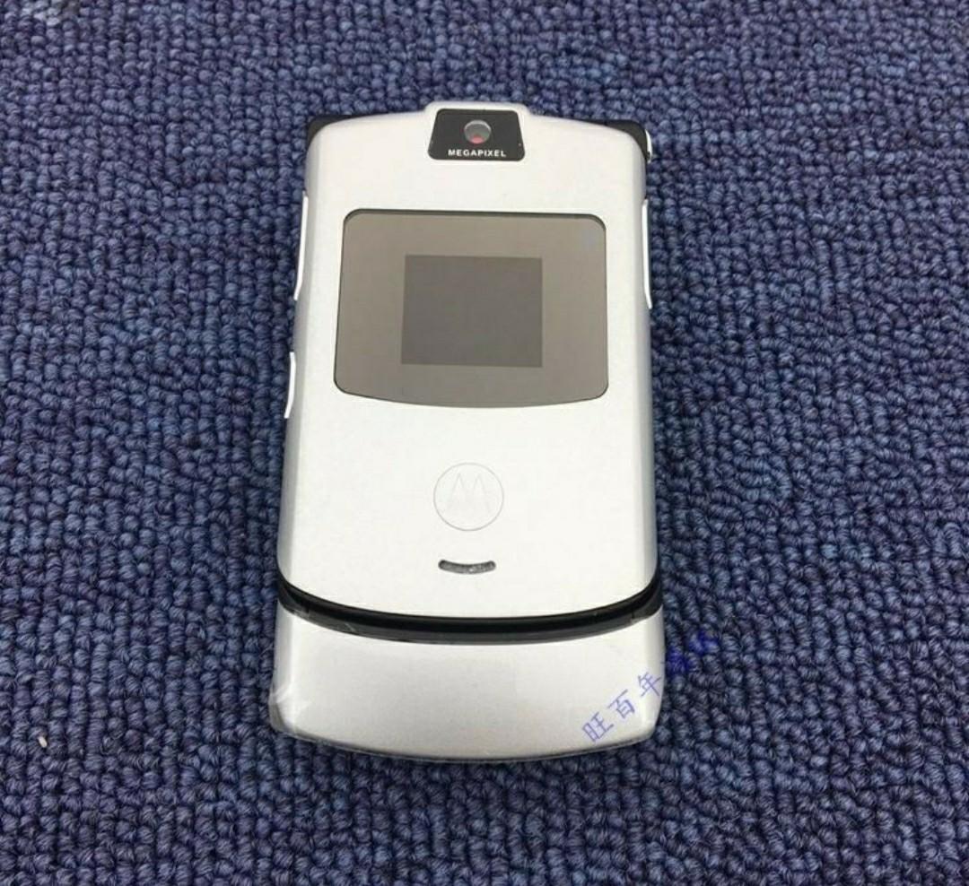 Motorola V3 (Category: Walkie-Talkie) located in Pasig City. Submitted by mca2019 (Listing ID 1012857476, Image 1). Description: bnew and orig phone with replacement box and charger single sim.